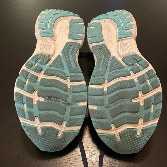 Brooks running shoes - Picture 3 of 5